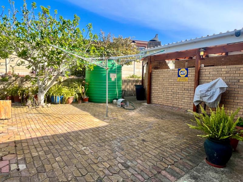 3 Bedroom Property for Sale in Fraaiuitsig Western Cape